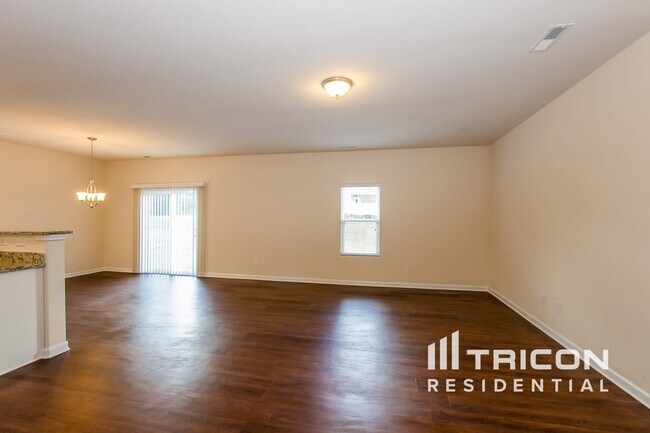 Foto del edificio - 1361 Waylon Ave