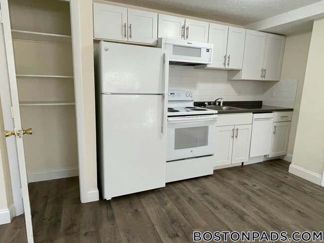 Building Photo - 122 Dustin St