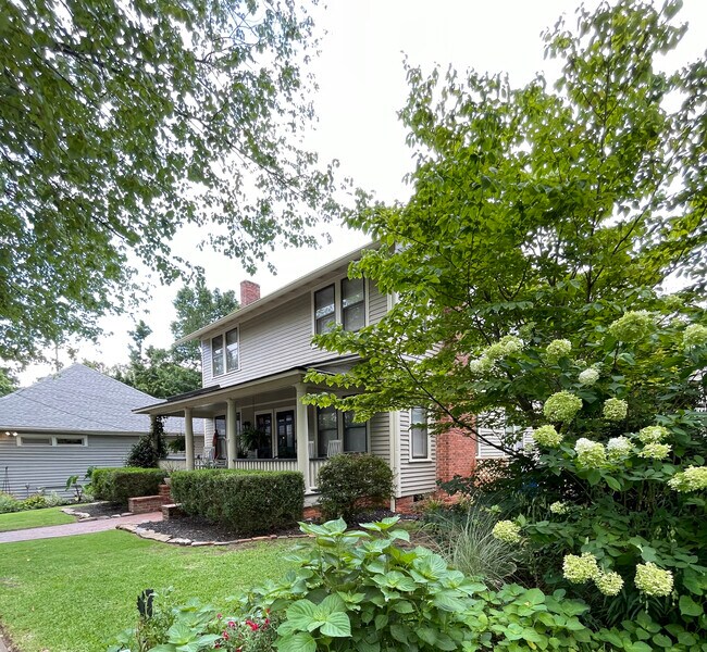 ¡Un gran hallazgo en el histórico Oakwood! - 220 N Bloodworth St