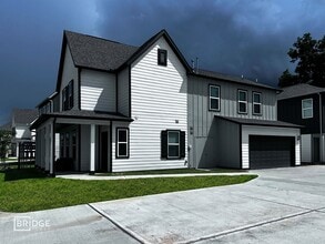 Building Photo - 324 Huisache St