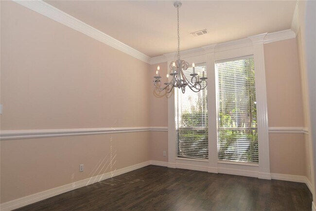 Building Photo - 916 Wentwood Dr