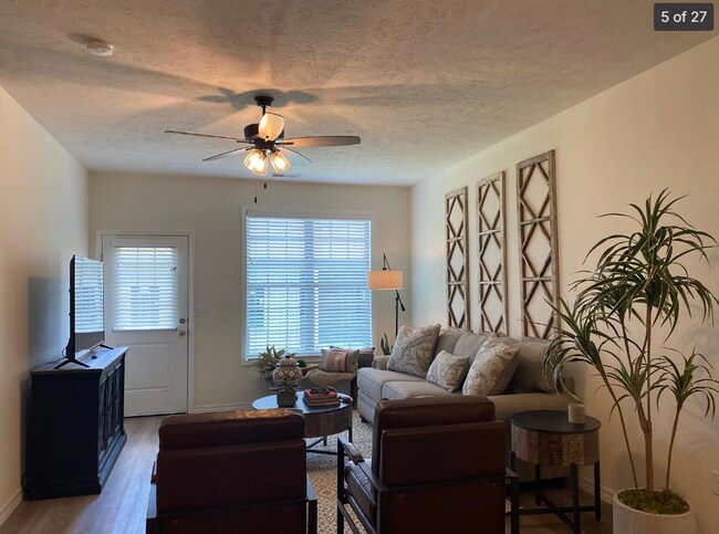 Foto del edificio - NEW LUXURY 2 BED 2 BATH 1 CAR GARAGE DUPLEX