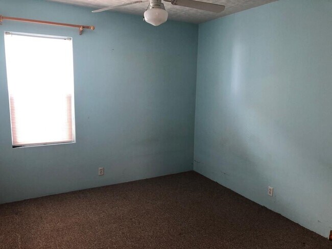 Building Photo - 204 Perry Ave