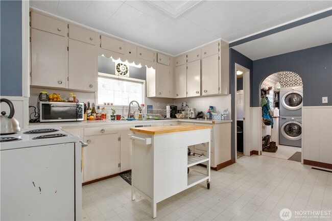 Foto del edificio - 4 bedroom home in one of Tacoma's most cov...