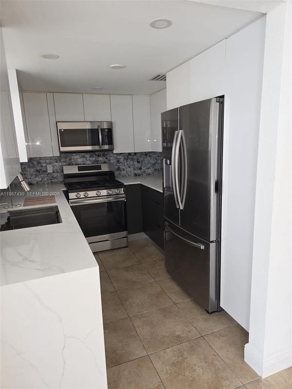 Foto del edificio - 2338 W 62nd St