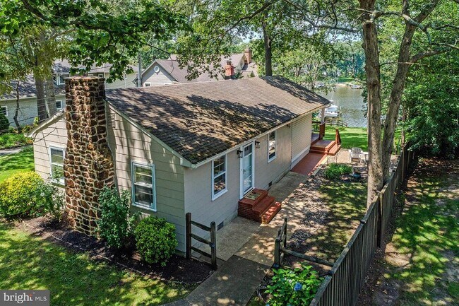Foto del edificio - 242 Beachwood Rd
