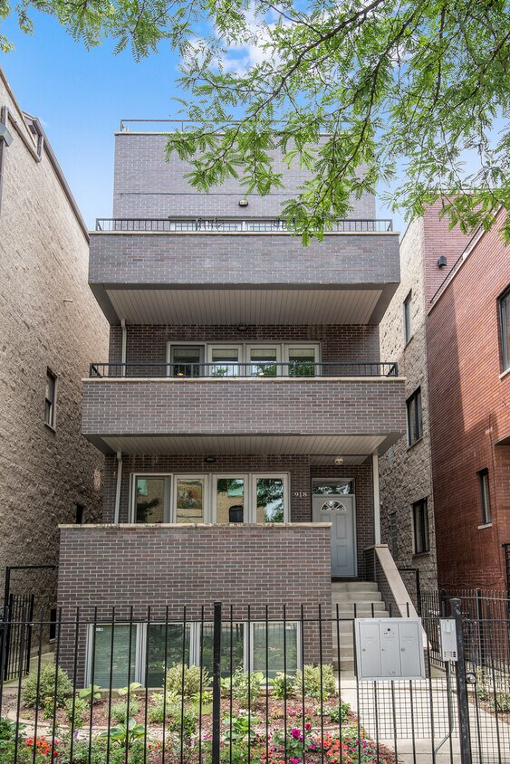 Primary Photo - 918 N Wood St