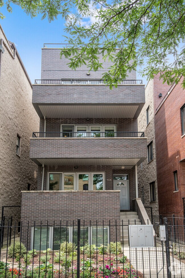 Building Photo - 918 N Wood St
