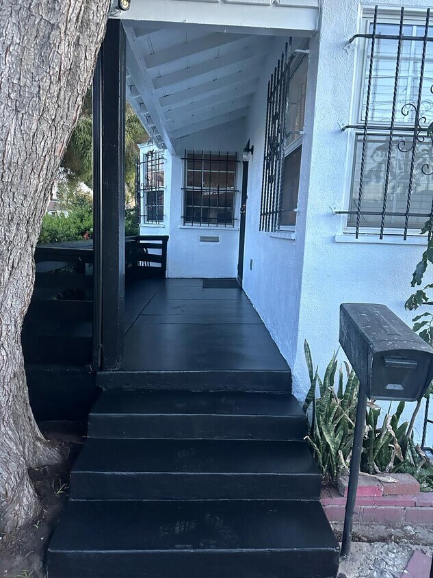 Foto principal - 9701 S Hoover St