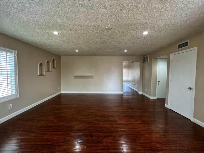 Foto del edificio - 3028 Walsh Loop SE