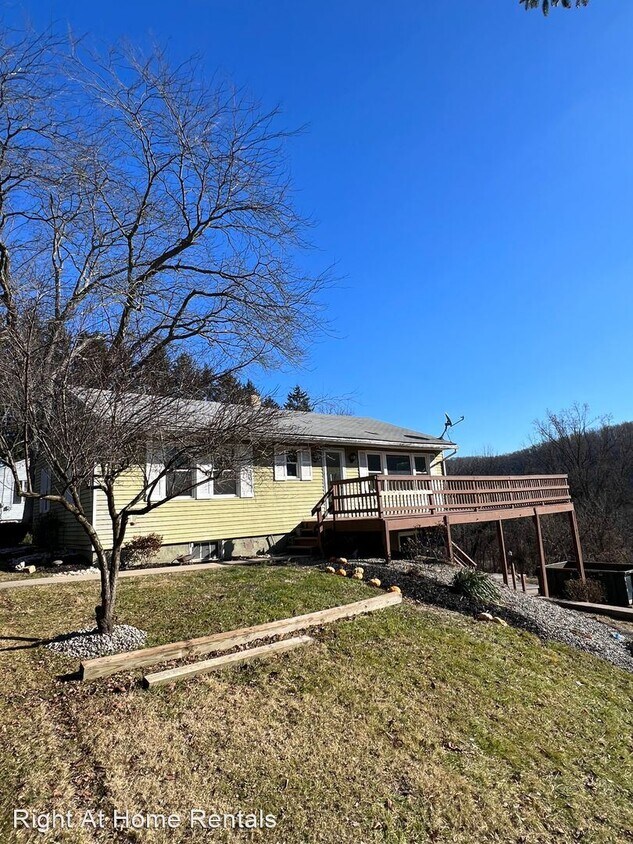 3 br, 1 bath House 505 Royal Manor Rd House Rental in Williams