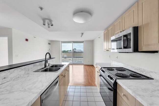 Foto del edificio - 1640 Maple Ave