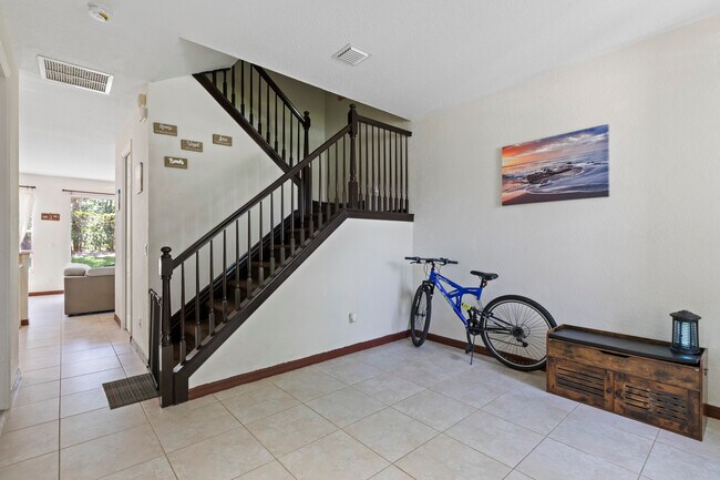 Entrada - 9945 E Villa Cir