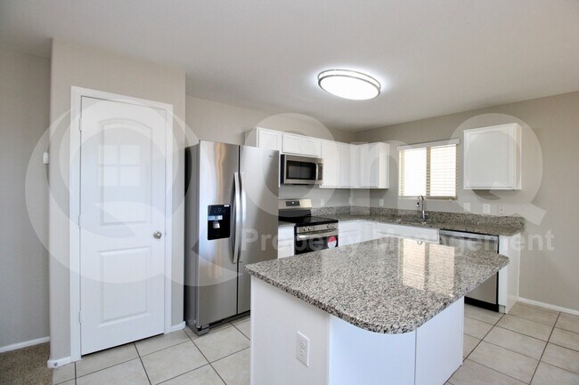 Foto del edificio - 5818 E Oasis Blvd
