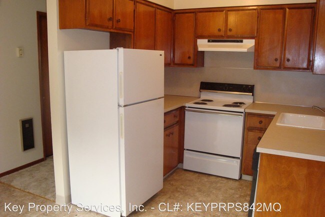 Building Photo - 2 br, 1.5 bath Apartment - 2443 E 16th Street