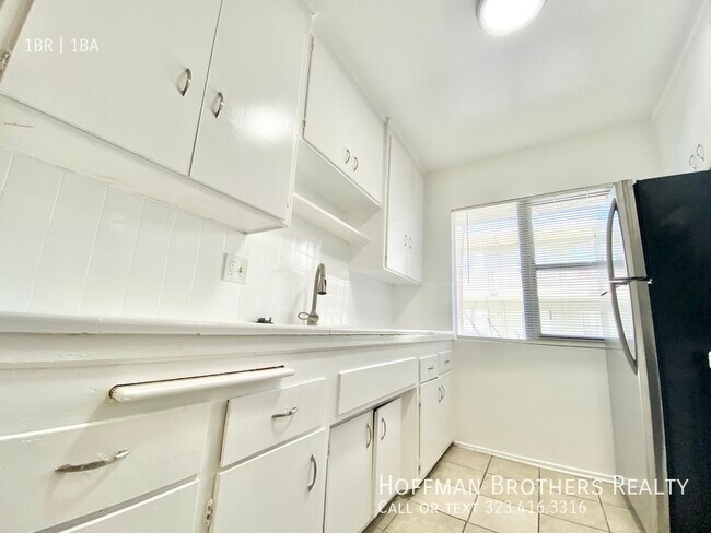 Foto del edificio - 3956 Stevely Ave