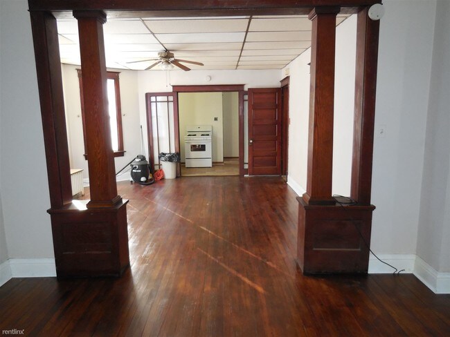 Foto del edificio - 4238 Sheffield Ave