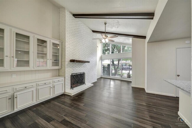 Building Photo - 9018 Villa Park Cir