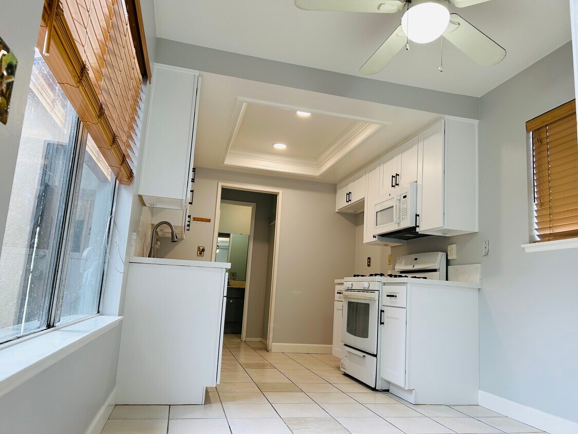 8956 Barcelona Plz, Westminster, CA 92683 Townhome Rentals in