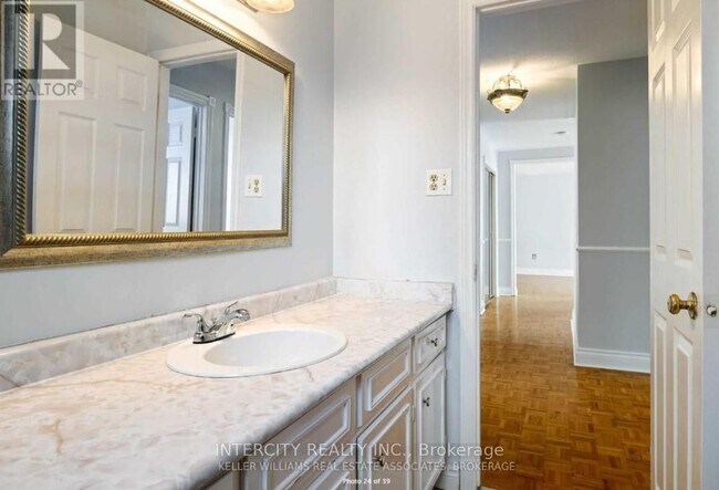 Photo du bâtiment - 308 Centre St N