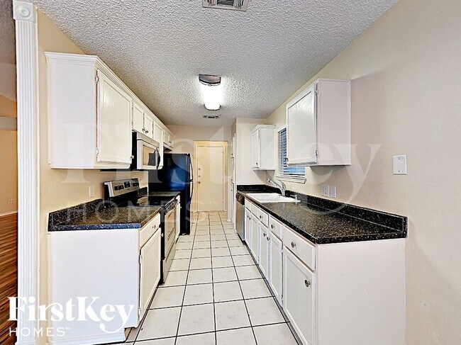 Foto del edificio - 6222 Arrowwood Dr