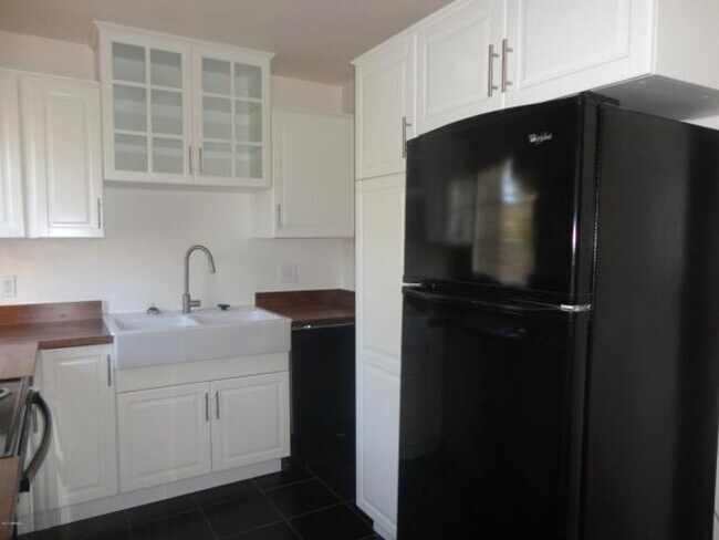 Building Photo - 3 bdrm home in the Biltmore area