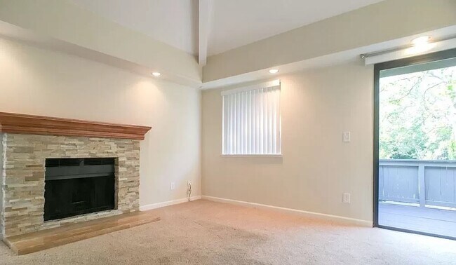 Living room with a fireplace - 3409 La Terrace Cir