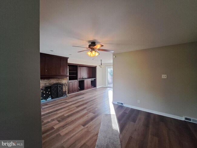 Foto del edificio - 3019 N Wales Rd