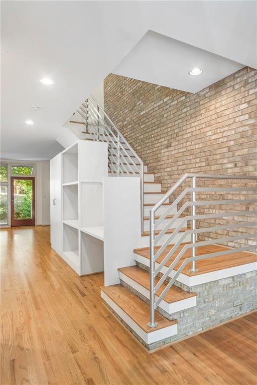 Building Photo - 1330 Fernwood Cir NE