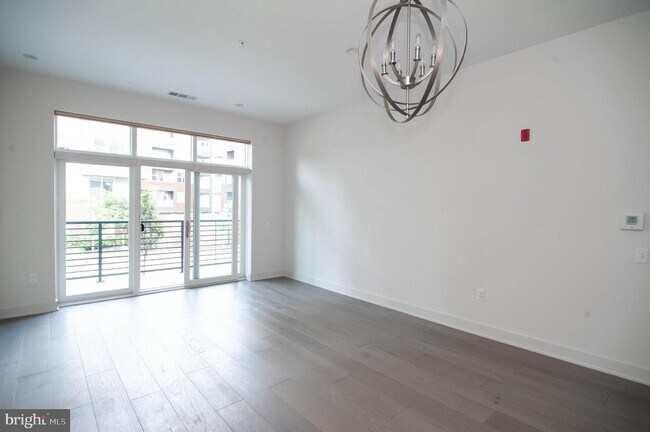 Foto del edificio - 575 S Goddard Blvd