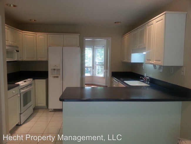 Building Photo - 3 br, 2.5 bath House - 2819 Lakeshore Rd. S