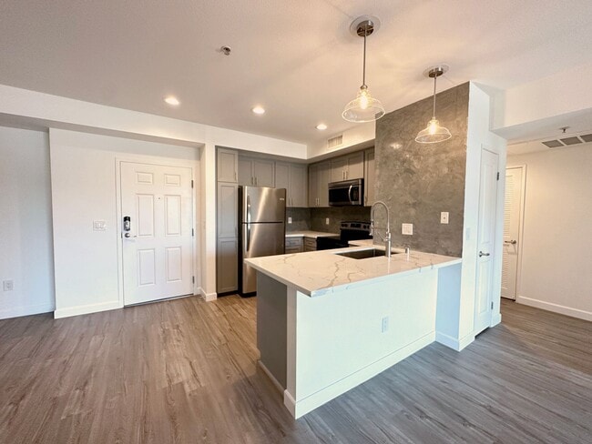 Building Photo - Cahuenga Place