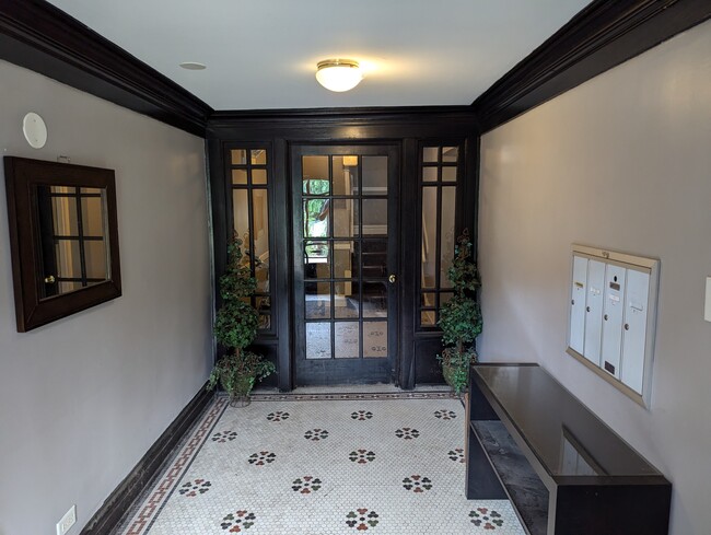 Building Photo - 4845 N Washtenaw Ave
