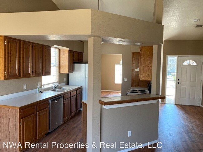 Foto del edificio - 3 br, 2 bath House - 3372 W Yale St