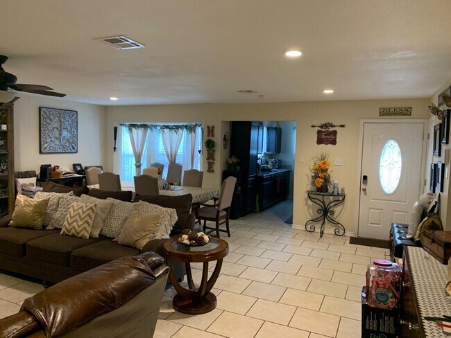 Foto del edificio - 2226 Lyndale Dr