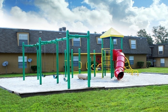 Play Area - Villas at Pinecrest