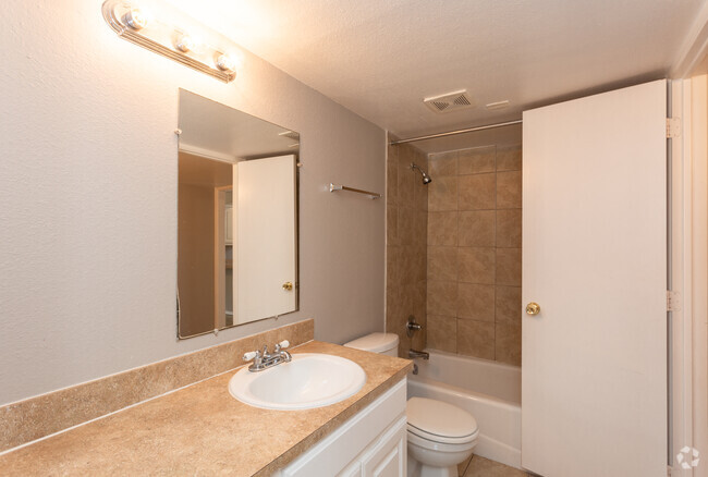 2BR, 1BA - 905 SF - Wildwood Terrace Apartments