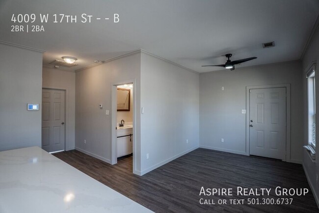 Building Photo - Modern, Updated 2 Bedroom Duplex