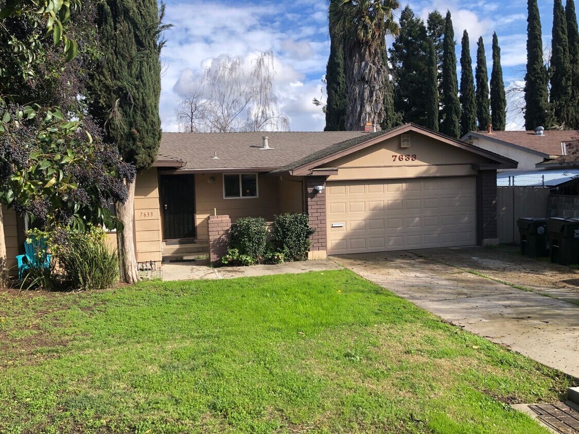Primary Photo - Spacious Sacramento Home! Ready for Move I...