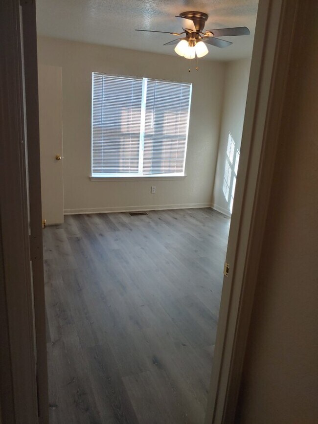 Foto del edificio - 3208 Hereford Ln