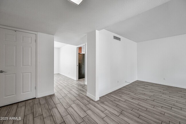Foto del edificio - 6125 W Sierra St