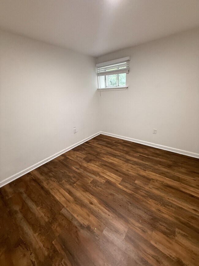 Dormitorio 3 - 3320 Clifton Ave