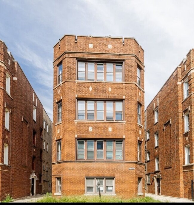 Building Photo - 8010 S Phillips Ave