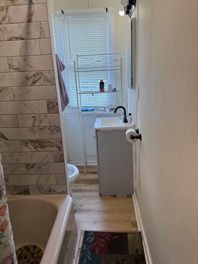 Building Photo - 307 S Logan Ave