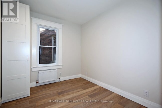Building Photo - 163 Parkside Dr
