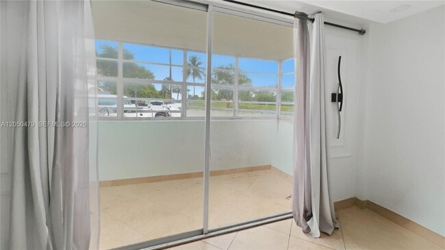 Building Photo - 16450 Miami Dr