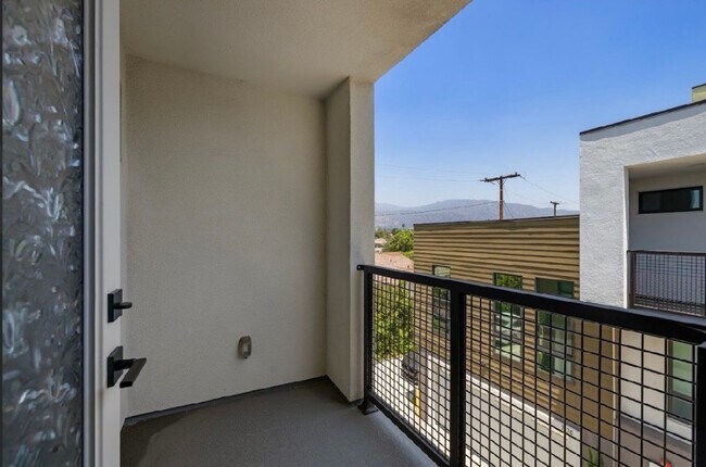 Foto del edificio - 721 W Duarte Rd