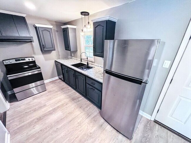 Building Photo - 3-Bedroom, 3-Bath Home in a Prime Location...