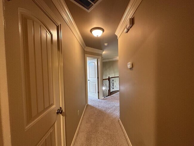 Building Photo - 5300 Oak Meadow Dr