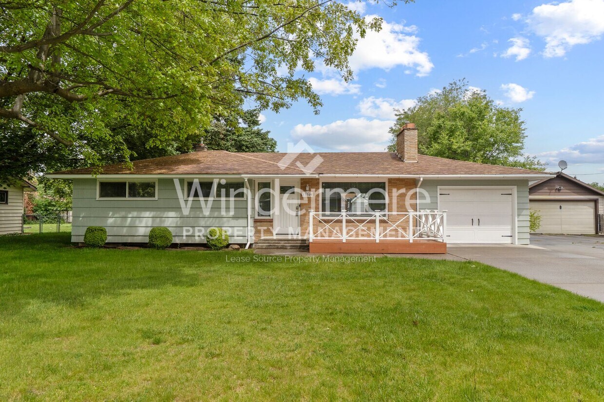 Foto principal - Desirable Rancher style home located in Ce...